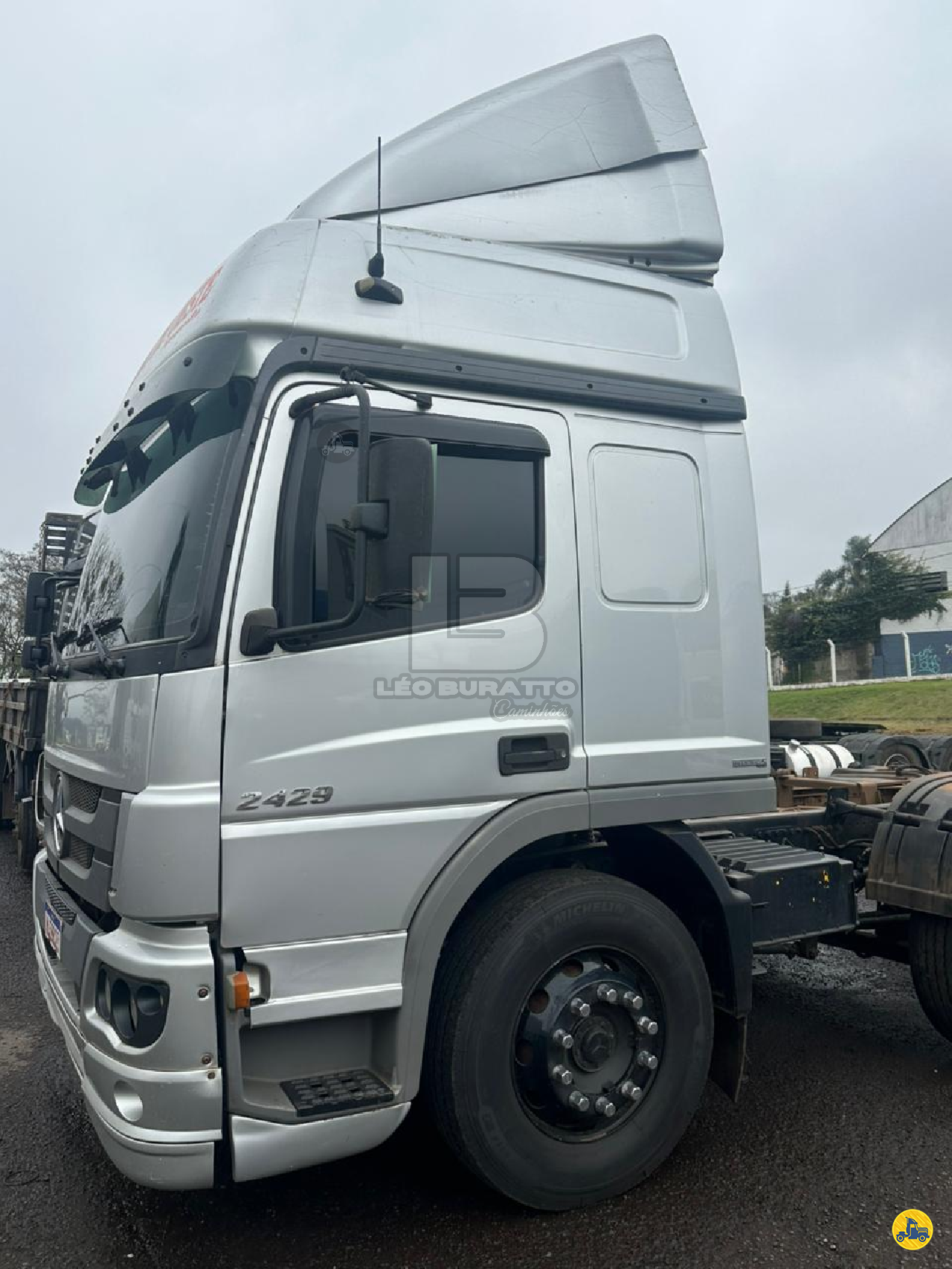 CAMINHAO MERCEDES-BENZ MB 2429 Chassis BiTruck 8x2 Léo Buratto Caminhões LAGES SANTA CATARINA SC